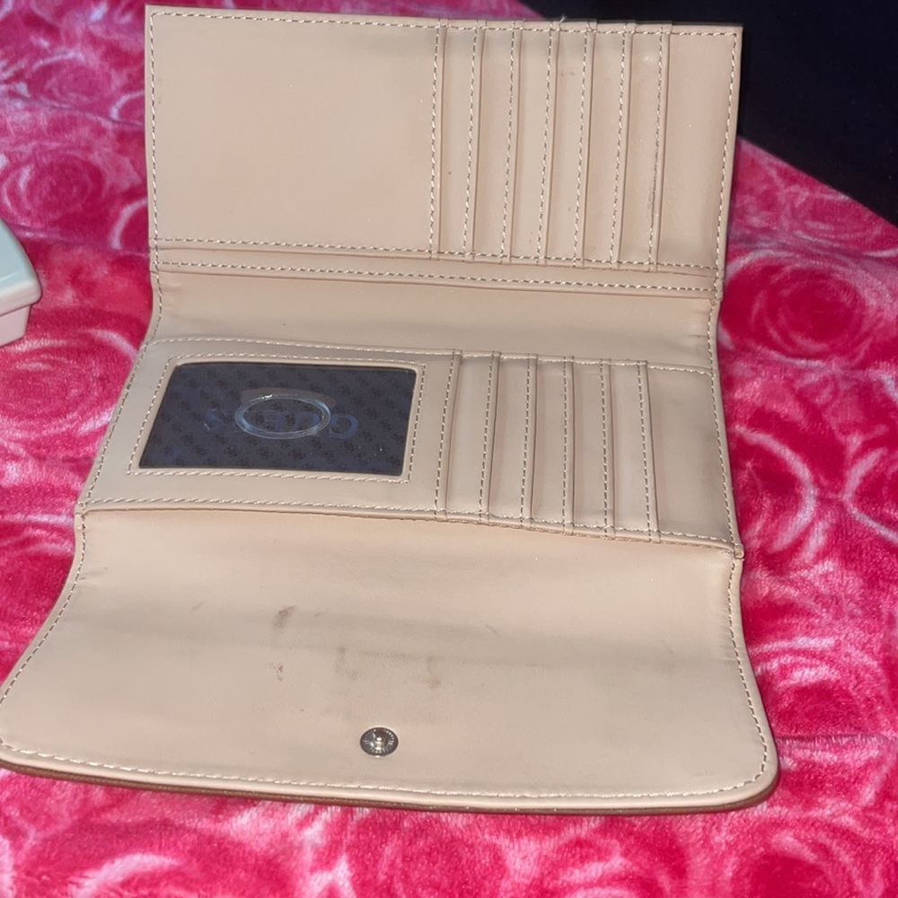 GUESS Wallet - Picture 4 of 4